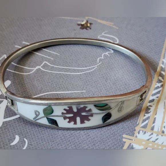 Vtg. Shell Inlay Bangle Bracelet - Picture 3 of 4